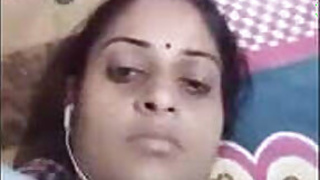 Bhabhi on video call get horny pressing boob