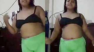 Desi bhabhi dancing in bra with Hindi Song