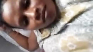 SL girl showing breasts and pussy