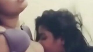 Desi lesbian sex ki leaked mms video