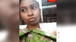 Attractive Indian girl gets naked because Lankan XXX subscribers want boobs