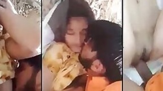 Local guy caught on Desi mms video of village lovers caught shagging outdoors