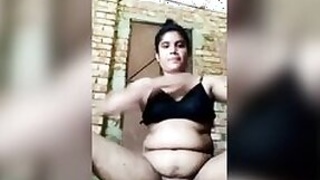 Bangladeshi Bhabhi satisfied thanks to XXX jerk off in Desi show