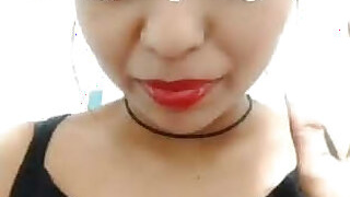 Desi Indian girl shows nudity on video call