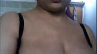 Indian Hot Beautiful Bhabi Shows Her Boobs