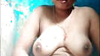 Sexy Indian girl Bathing and wanking with her fingers