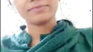 Desi Indian Girl Shows Tits and Pussy