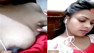 Desi Call Girl shows her boobs on VK.