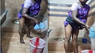 Desi Aunt Cleaning Her Pussy