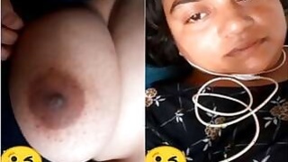 Sexy Bhabhi Shows Tits On Video Call