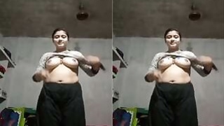 Sexy Bangla Girl Shows Her Boobs