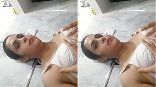 Sexy Bhabhi shows off her Big Boobs part 1