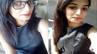 Super sexy Indian girl Desi gives a blowjob and fucks part 1