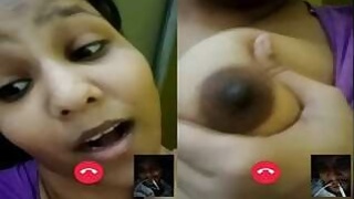 Desi Indian Girl Shows Her Boobs